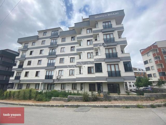 Köşklü Çeşme Merkezi Konum Satılık 2+1 Yüksek Giriş Daire