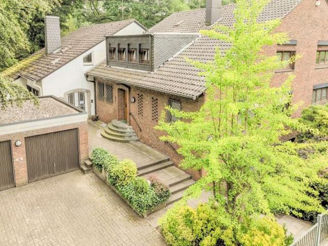 Kombination aus zwei Einfamilienhäusern mit 2 Garagen und ca. 413 m² in Mülheim Speldorf