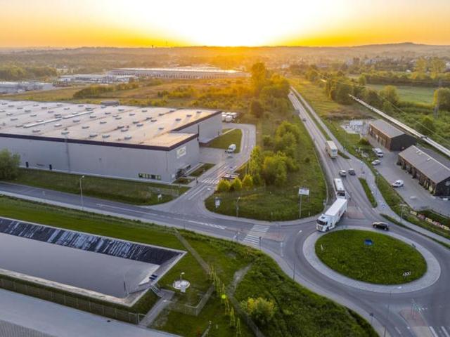 Komercyjne magazyn na sprzedaż