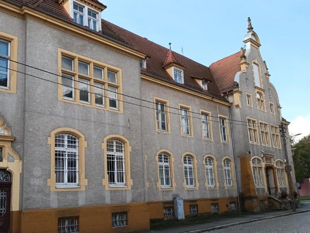 Komercyjne biuro na wynajem, Pocztowa