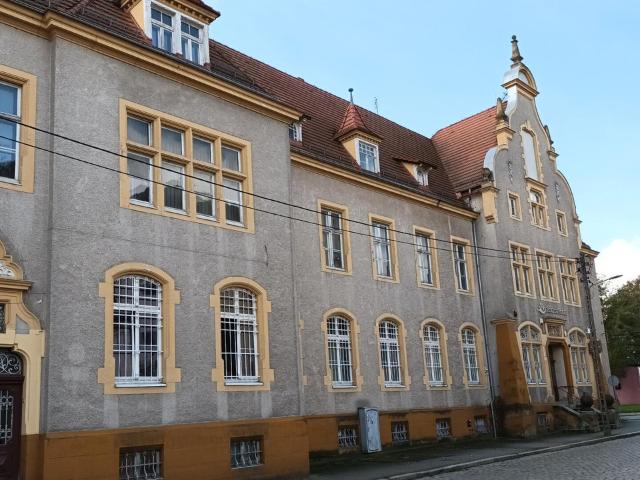 Komercyjne biuro na wynajem, Pocztowa