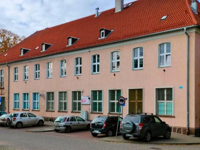 Komercyjne biuro na wynajem, Pocztowa