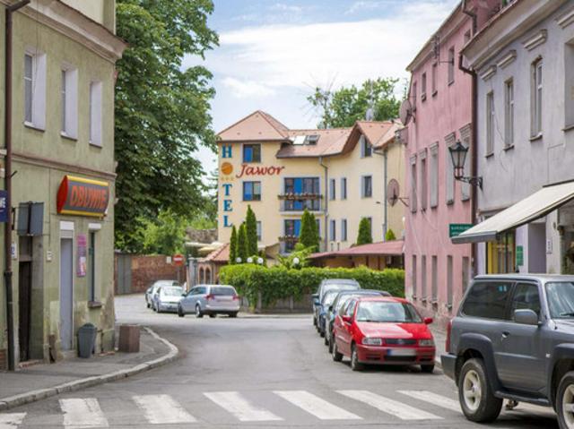 Komercyjne hotele i pensjonaty na sprzedaż, Staszica