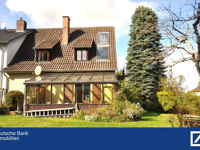 Komfort und Nachhaltigkeit Traumhaus mit Wintergarten, Kamin und Wasserzisterne