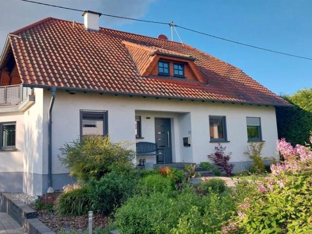 Komfortabeles Einfamilienhaus mit ELW, top Lage und Außenanlage
