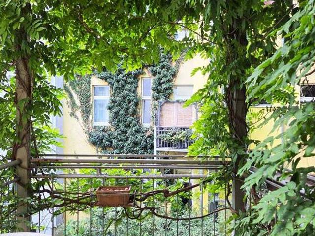 Komfortable 2 Zimmer Altbauwohnung mit Balkon in gefragter Lage von Kreuzberg