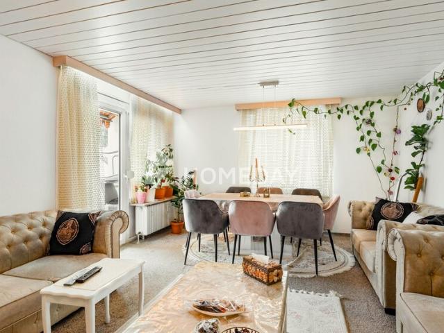 Komfortable 3 Zimmerwohnung mit Tiefgarage, Aufzug und sonniger Loggia in Altstadtnähe