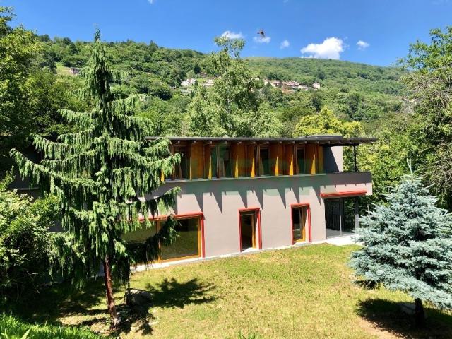 Komfortable und geräumige moderne Villa in idyllischer Lage