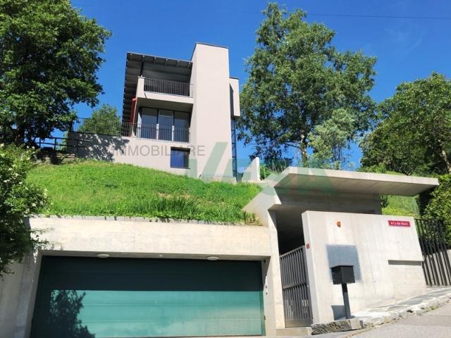 Komfortable und geräumige moderne Villa in idyllischer Lage