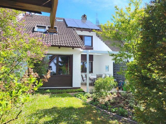 Komfortables Wohnen. Gepflegter Reihenmittelbungalow auf einem ca. 260 m² großen Grundstück zu verkaufen