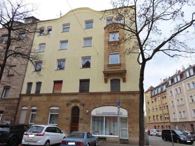 RESERVIERT! *Komfortables Wohnen in großzügiger Altbauwohnung !