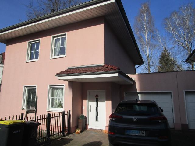 Komfortables Wohnidyll Stadtvilla mit Garage in Berlin