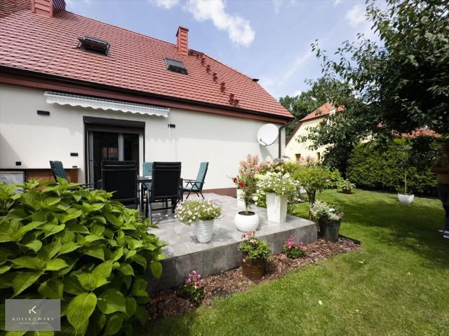 Komfortowy bliźniak z ogrodem i garażem, 108 m²