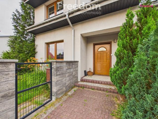 Komfortowy dom 152 m² z kominkiem, tarasem i garażem