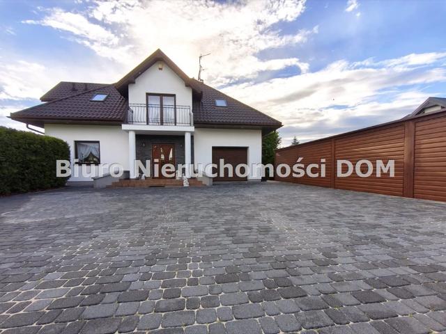 Na sprzedaż komfortowy dom z fotowoltaiką i ogrodem w Sobuczynie