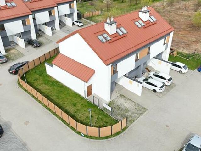 Komfortowa narożna szeregówka umeblowana, 2 mp, ogródek