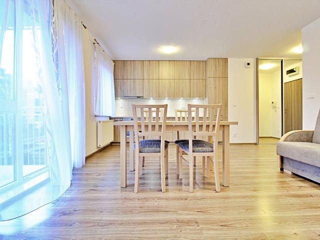 Komfortowa kawalerka z balkonem, blisko Parku Zachod