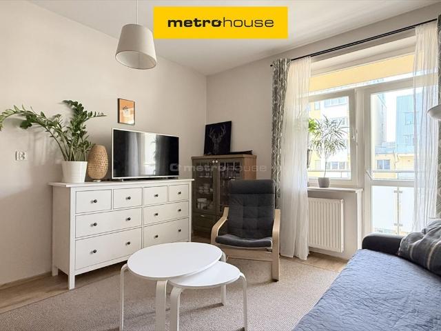 Do sprzedania komfortowe 2 pokojowe mieszkanie 49,8 m² z garderobą i dużym balkonem
