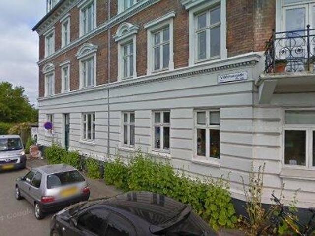 KOMMER SNART Central og hyggelig andel i sund forening