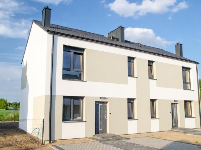Komorniki: Nowoczesny 100 m² dom z ogrodem i pełną infrastrukturą