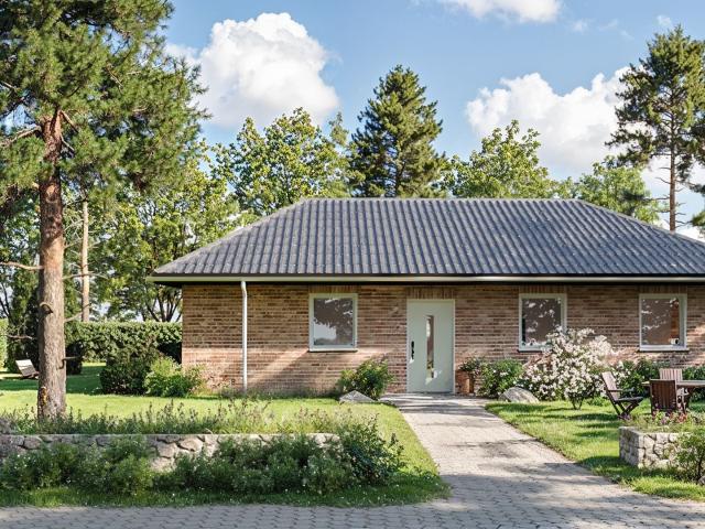 kompakter Neubau Bungalow