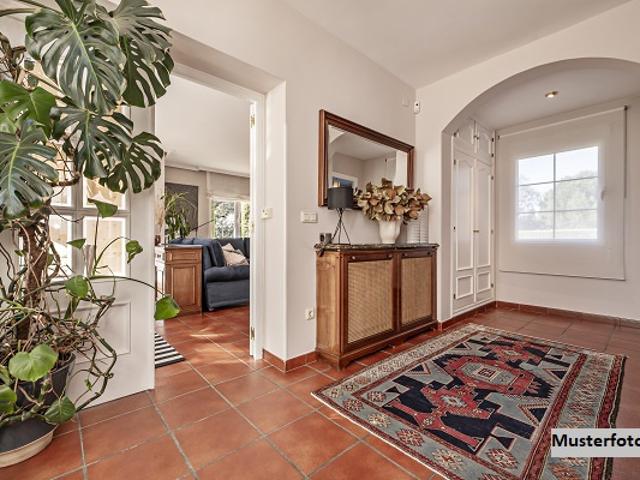 Kompaktes Raumkonzept: Doppelhaushälfte mit Garage und Terrasse