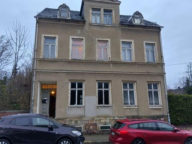 Kompaktes Wohnhaus mit Hofbereich sucht Dich! Für den Handwerker