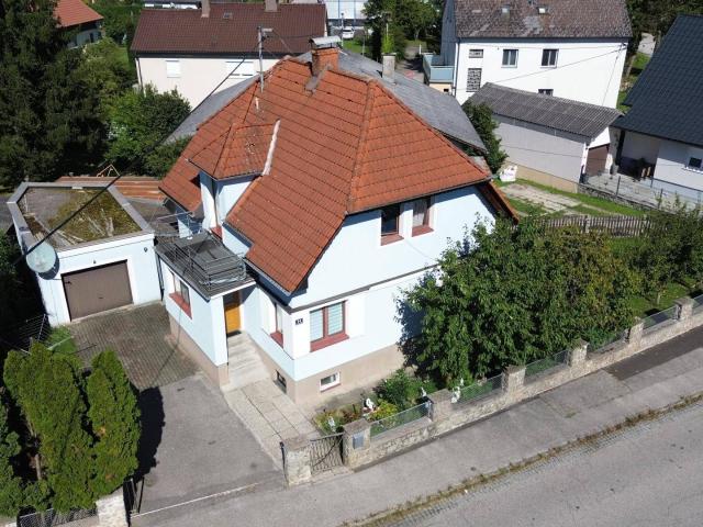 Kompaktes Wohnhaus mit Keller in Bahnhofsnähe 4 Schlafzimmeri