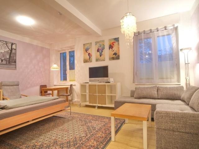 Komplett eingerichtete kleine Wohnung mitten in Rüttenscheid, PKW Stellplatz möglich!
