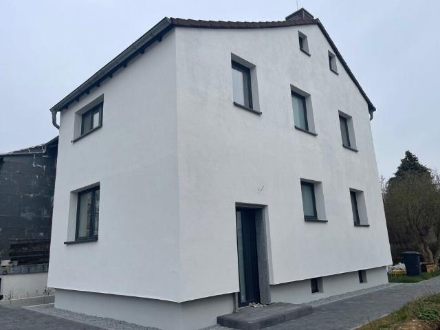 Komplett grundsaniertes Doppelhaus mit 6 ZKB in Top Lage von Kassel Süsterfeld mit Gartenterrasse