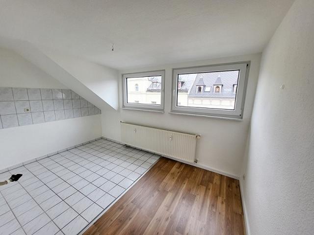 Komplett renovierte 2 Raum Dachgeschoß Wohnung