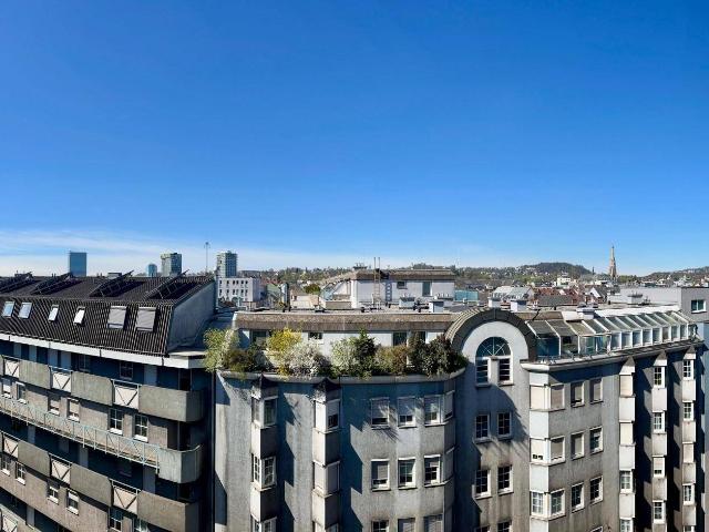 Komplett sanierte, helle 3,5 Zimmer Wohnung mit Loggia und toller Fernsicht