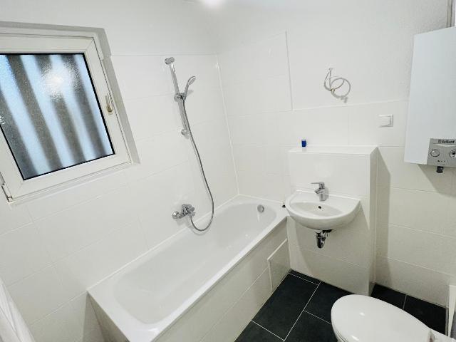 Komplett Sanierte & renovierte 3 Zimmer Wohnung mit Balkon