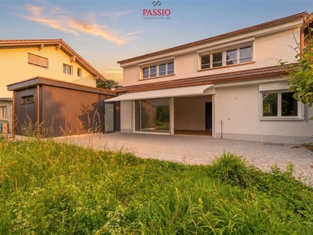 Komplett saniertes 4.5 Zimmer Einfamilienhaus mit Naturgarten