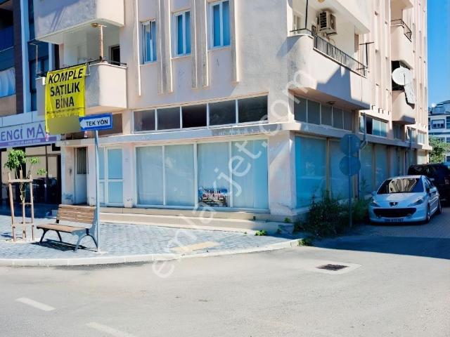 Komple Satılık Bina İşlek Köşe 170 M² Dükkanlı Merkezi Lokasyon