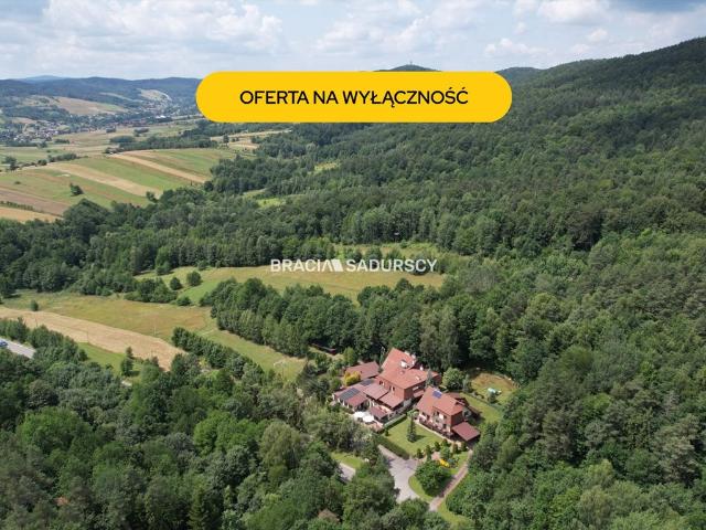 Kompleks komercyjny 820 m² z działką 1,45 ha w Iwkowej