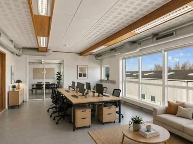 KONTOR I ERHVERSOMRÅDE I HVIDOVRE