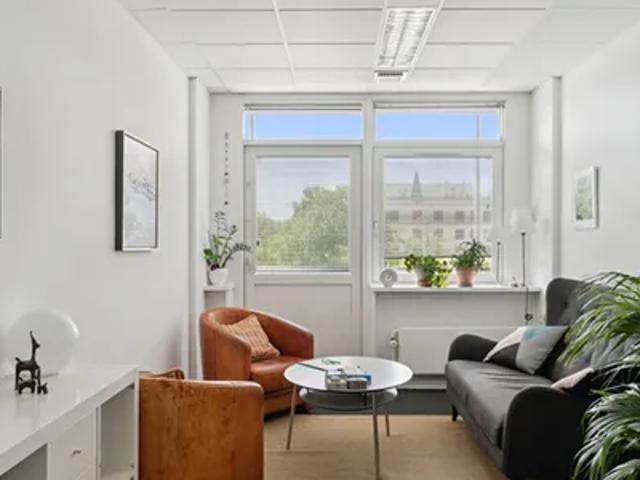 Kontor i Rialtobygningen med skøn udsigt over Frederiksberg