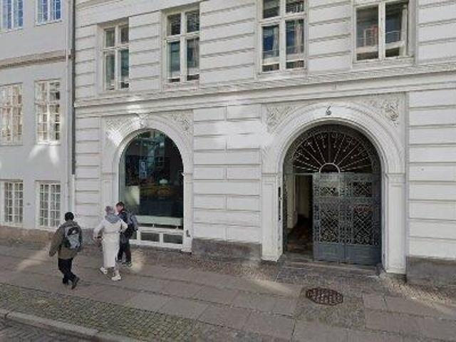 Kontor udlejes på Amaliegade, København K