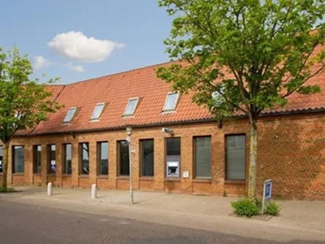Kontorbutik i gadeplan, bedste beliggenhed i Augustenborg, 300m2 eller 487m2