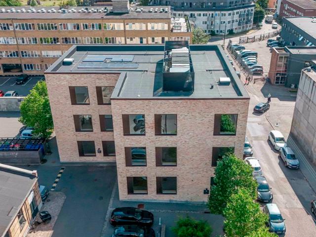 Kontordomicil med kant hvor æstetik og funktion mødes