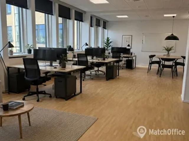 Stort kontor. på 125 m2, til kun kr. 11.000, pr. md. inklusiv alt