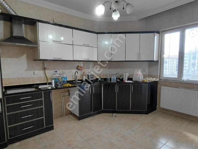 Konumdan Karataş Merkezde Bakımlı 3+1 Kiralık Daire