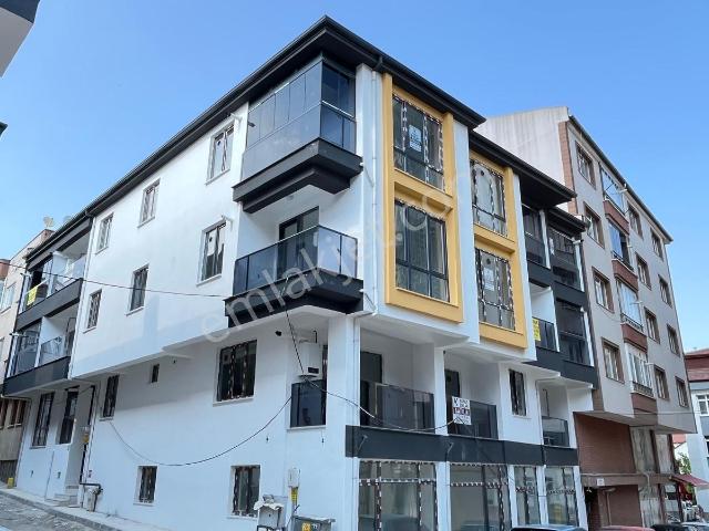 Konut Emlaktan Şehrin Merkezinde Kiralık Ferah 1+1 Daire