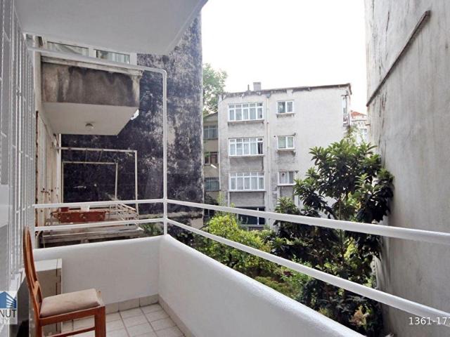 KONUT REALTY Gümüşsuyu'nda Balkonlu 2+1 Yüksek Tavanlı Ofis