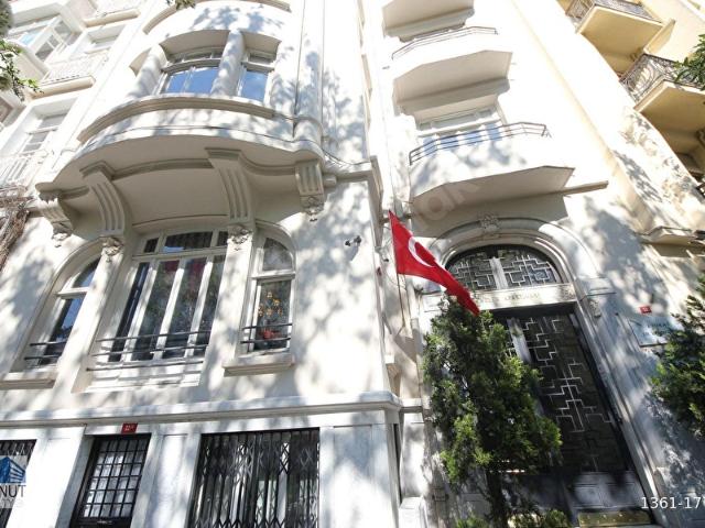 KONUT REALTY Gümüşsuyu'nda Palas Binada, 270 m, 5+1, Kiralık Ofis