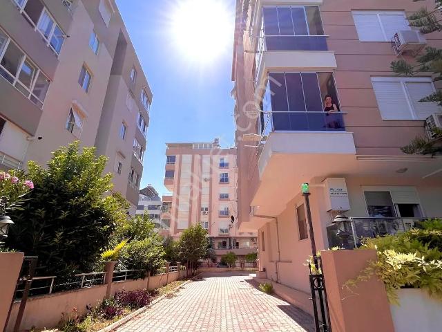 Konyaaltı Akkuyu'da Tek Bloklu, Asansörlü, Klimalı 90m²