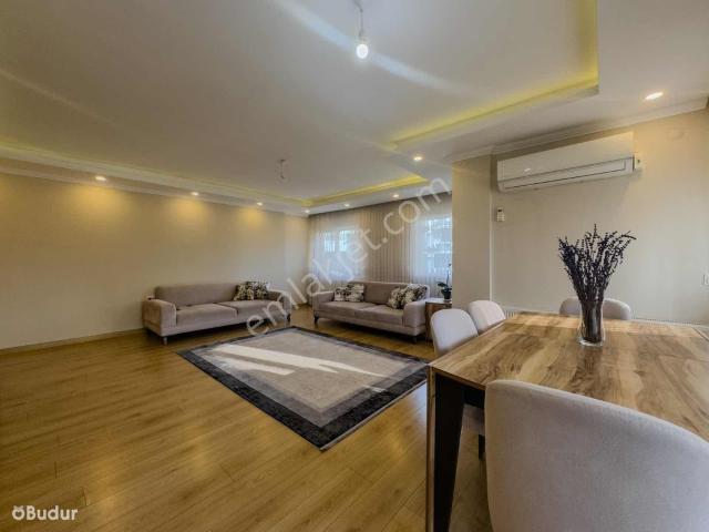 Konyaaltı Belediyesi Yakını 185 M2 Lüx Katta 3+1