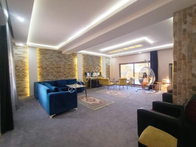 Konyaaltı Deniz Ve Orman Manzaralı Havuzlu Villa 5+1