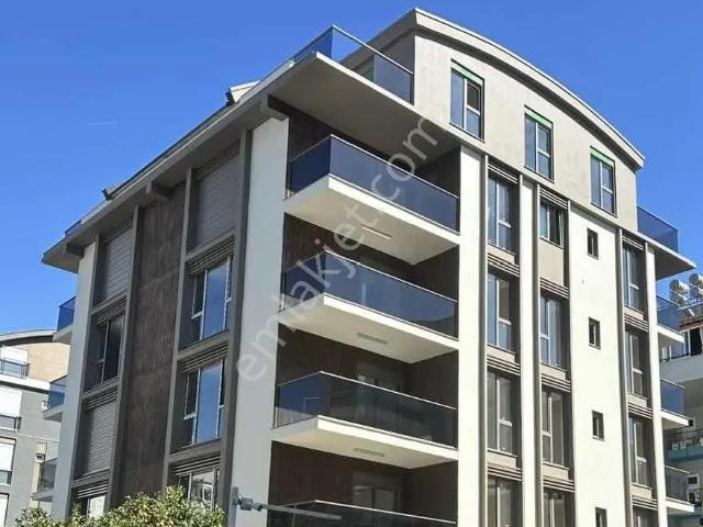 Konyaaltı Hurma Mahallesinde Havuzlu Sıfır 3+1 Genis Daire